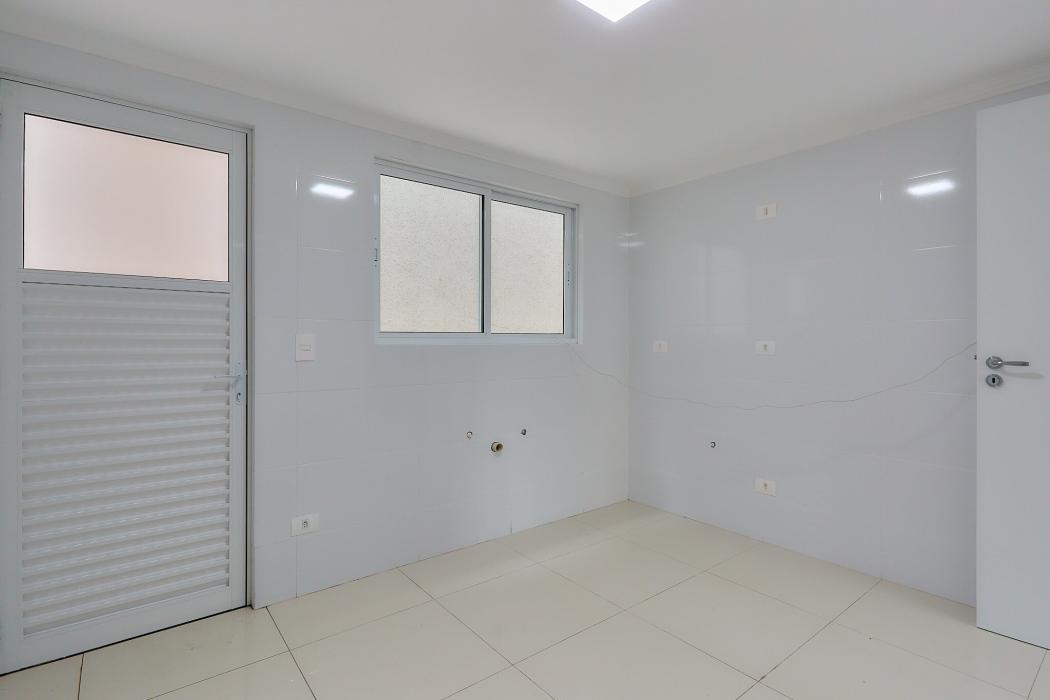 Sobrado independente em Santa Felicidade com suíte, ático e 2 vagas de garagem - foto 5