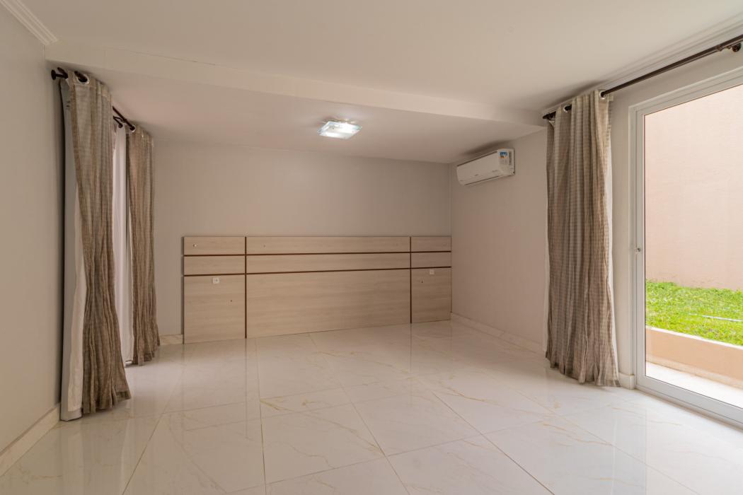 Sobrado de 320 m² com 5 dormitórios sendo 2 suítes com espaço gourmet e 3 vagas de garagem no Bacacheri - foto 4
