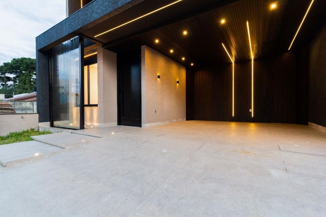 SOBRADO COM 3 DORMITÓRIOS, INCLUINDO UMA SUÍTE, GARAGEM PARA 4 VAGAS NO UMBARA - foto 3