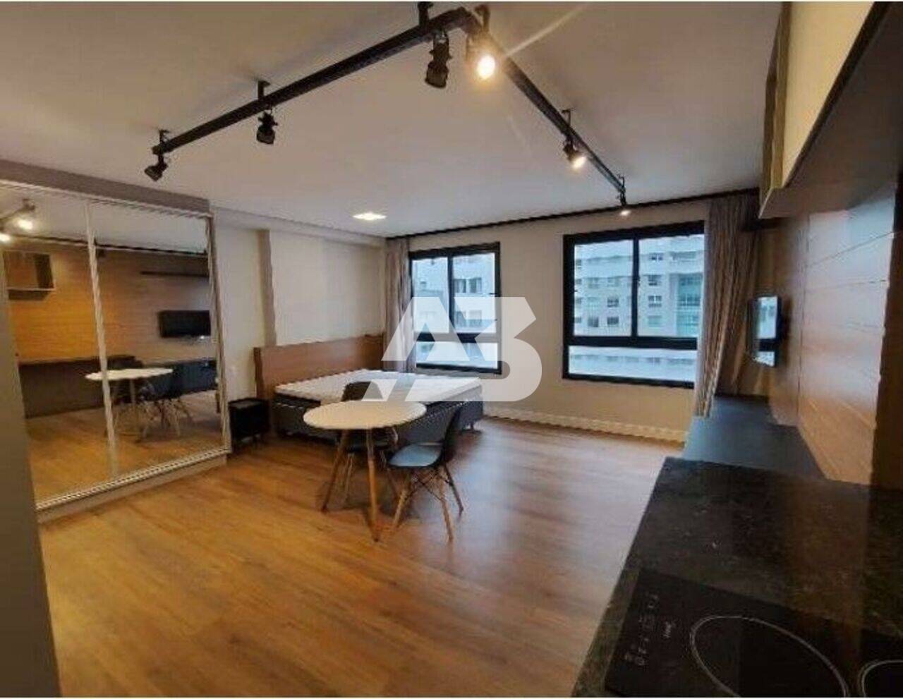 Apartamento com 1 dormitório à venda por R$ 489.000,00 - Centro - Curitiba/PR