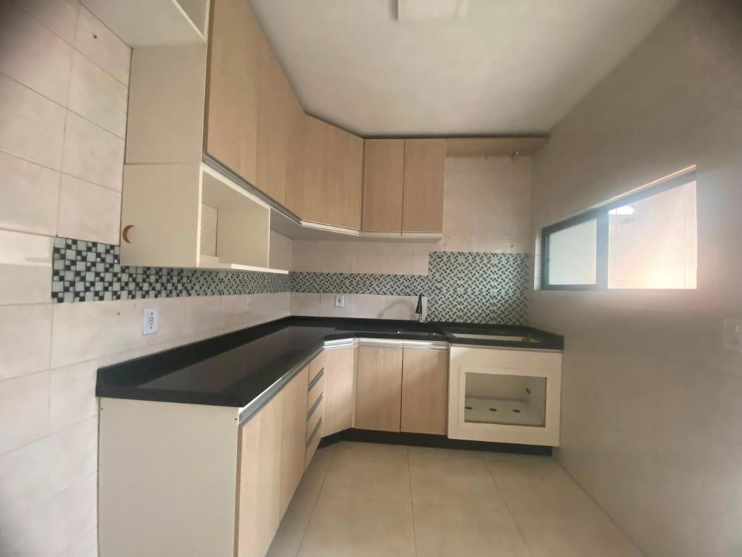 Sobrado à venda, 2 vagas, 3 dormitorios sendo um suite c/ sacada- Boquierão - foto 4