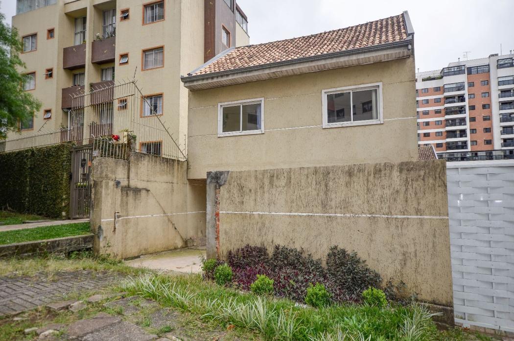 Sobrado no Coração do Cristo Rei - 117 m², Residencial ou Comercial! - foto 2
