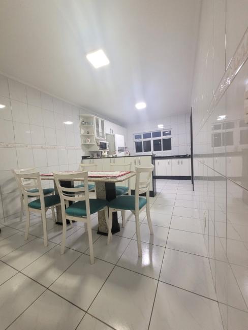 Sobrado para Venda em Curitiba, Boqueirão, 3 dormitórios, 1 suíte, 2 banheiros, 5 vagas - foto 2