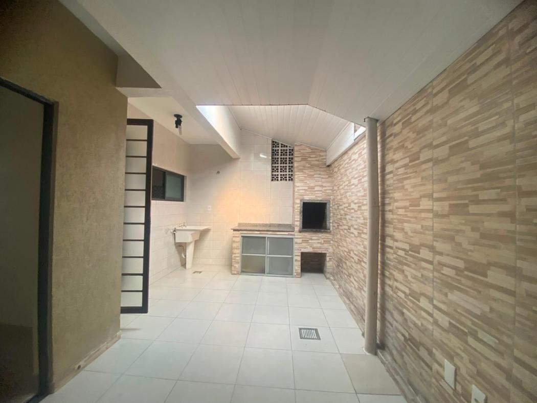 Sobrado à venda, 2 vagas, 3 dormitorios sendo um suite c/ sacada- Boquierão - foto 5