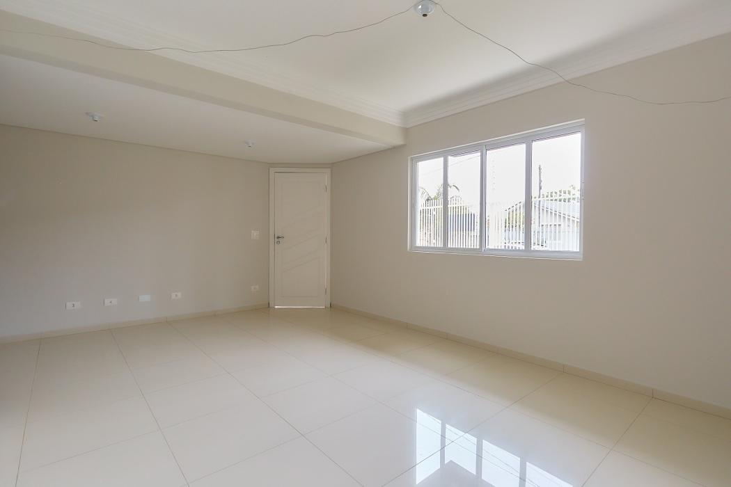 Sobrado independente em Santa Felicidade com suíte, ático e 2 vagas de garagem - foto 4