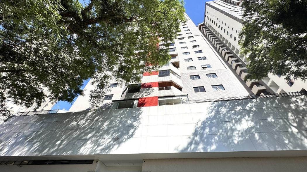 APARTAMENTO COM 4 DORMITÓRIOS | 2 VAGAS – BIGORRILHO - CuritibaVista agradável | Face Norte | Sacada com churrasqueira a carvão | Coração do Bigorrilho. - foto 3