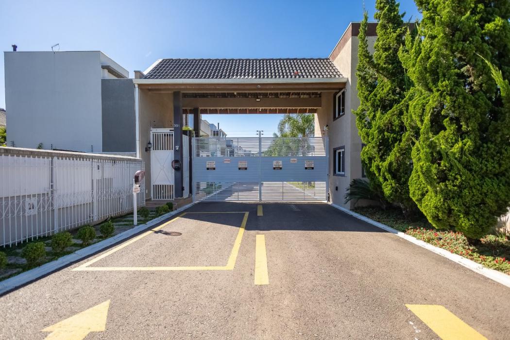 Sobrado em Condomínio Fechado com 3 dormitórios à venda, 236 m² por R$ 1.750.000 - Uberaba - Curitiba/PR - foto 2