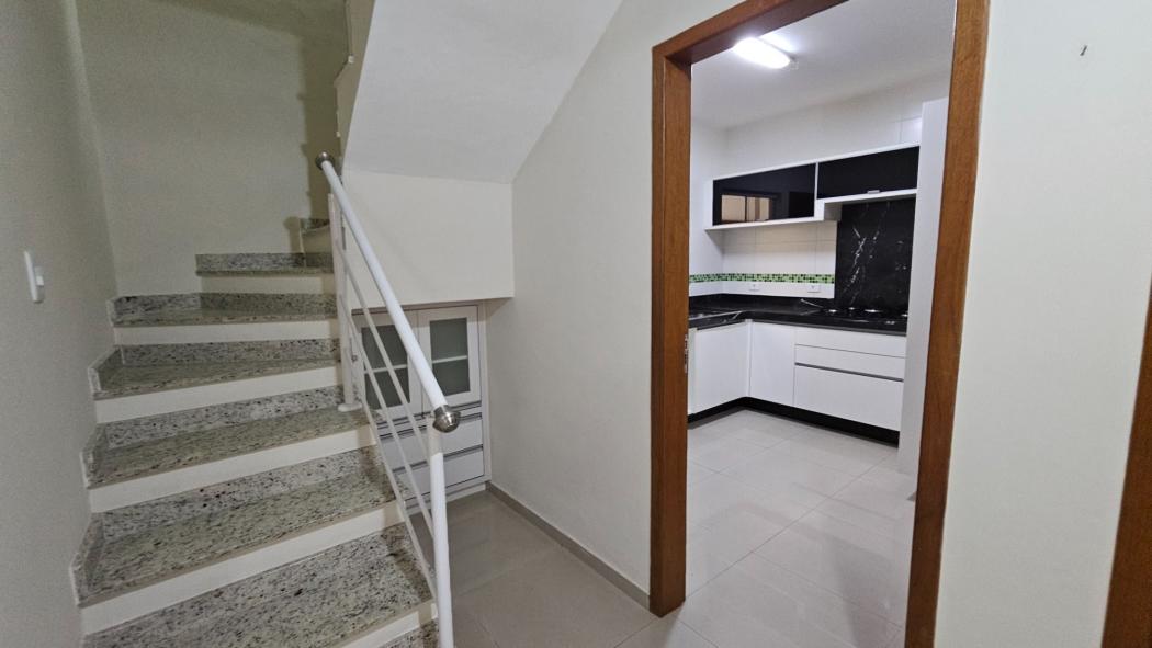 Sobrado com 3 dormitórios para alugar, 164 m² por R$ 3.900/mes - Uberaba - Curitiba/PR - foto 5