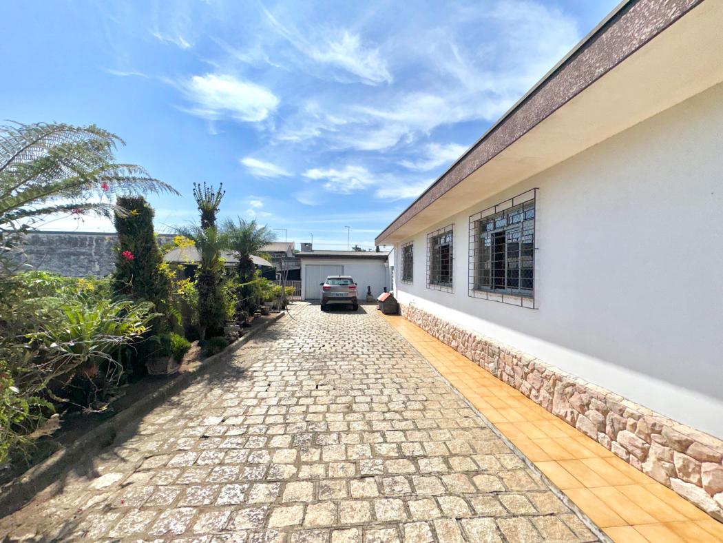 Casa AVERBADA há uma quadra da Avenida Winston Churchill ! - foto 4
