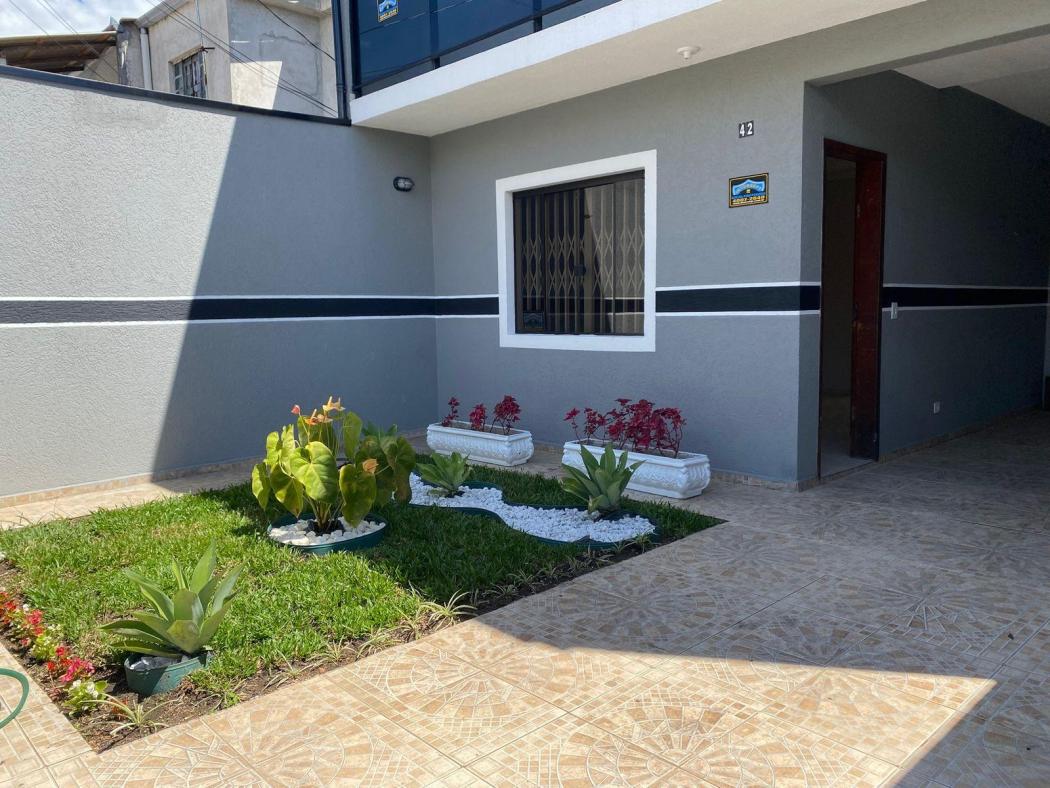 Sobrado à venda, de frente para a rua no Pinheirinho, CURITIBA - PR
