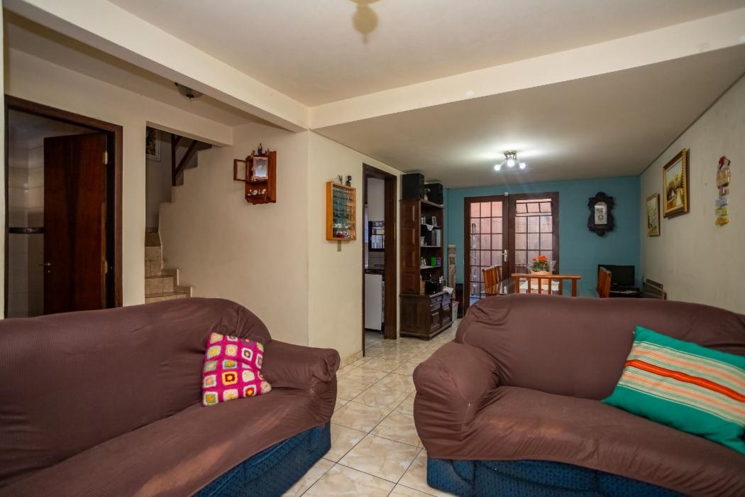 Sobrado Triplex de Frente para a Rua com Suíte e Ático Amplo – Novo Mundo - foto 4