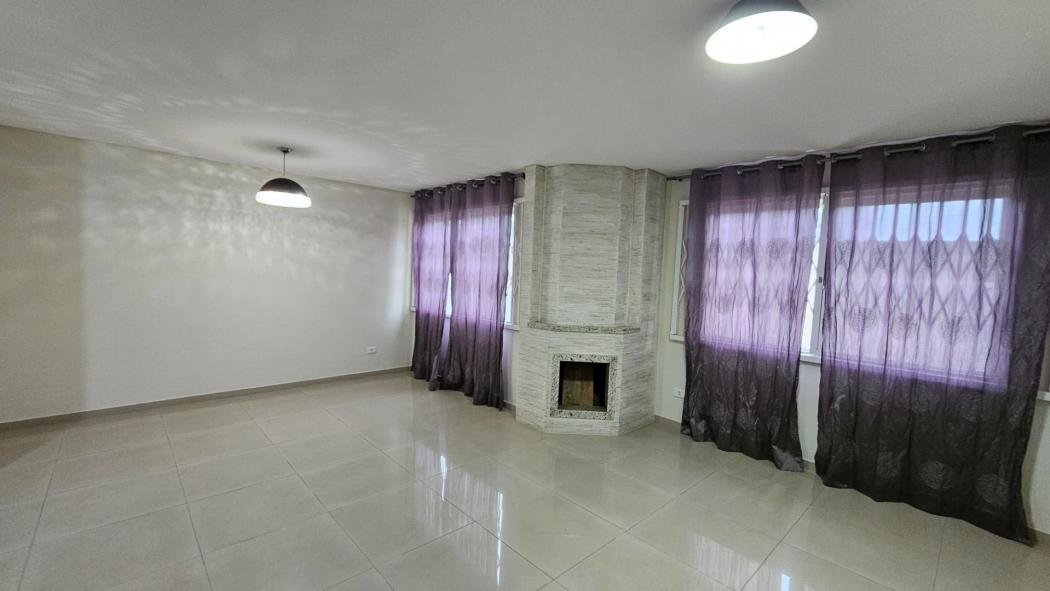 Sobrado com 3 dormitórios para alugar, 164 m² por R$ 3.900/mes - Uberaba - Curitiba/PR - foto 4