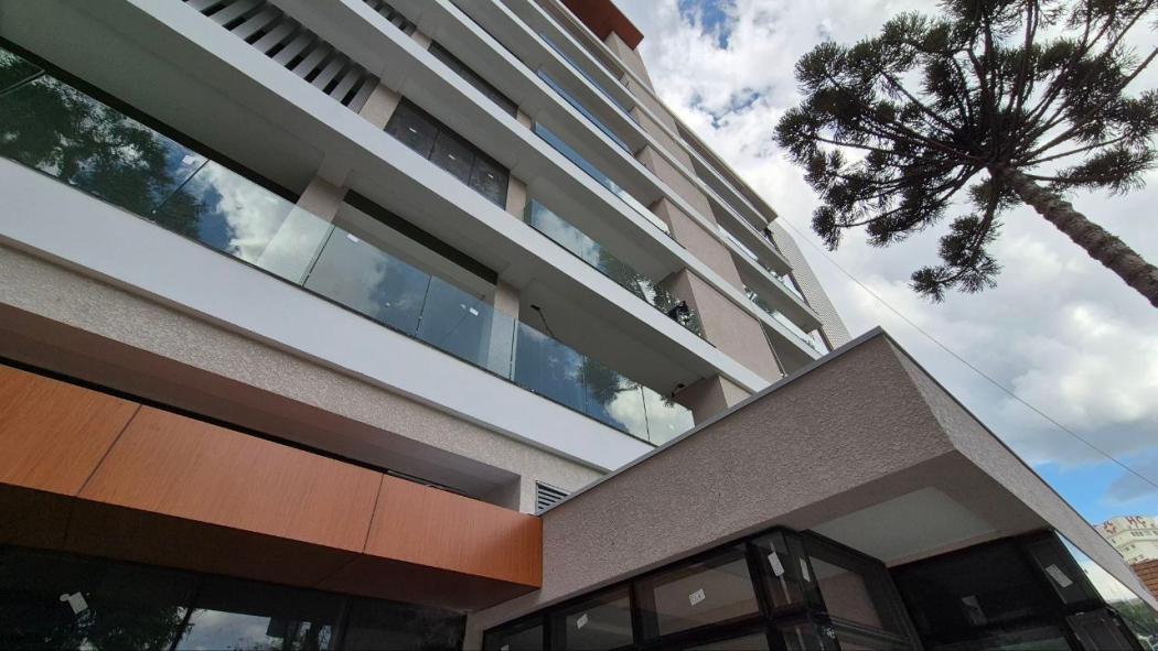 Apartamento com três suítes, três vagas + deposito - Alto da Glória. - foto 3