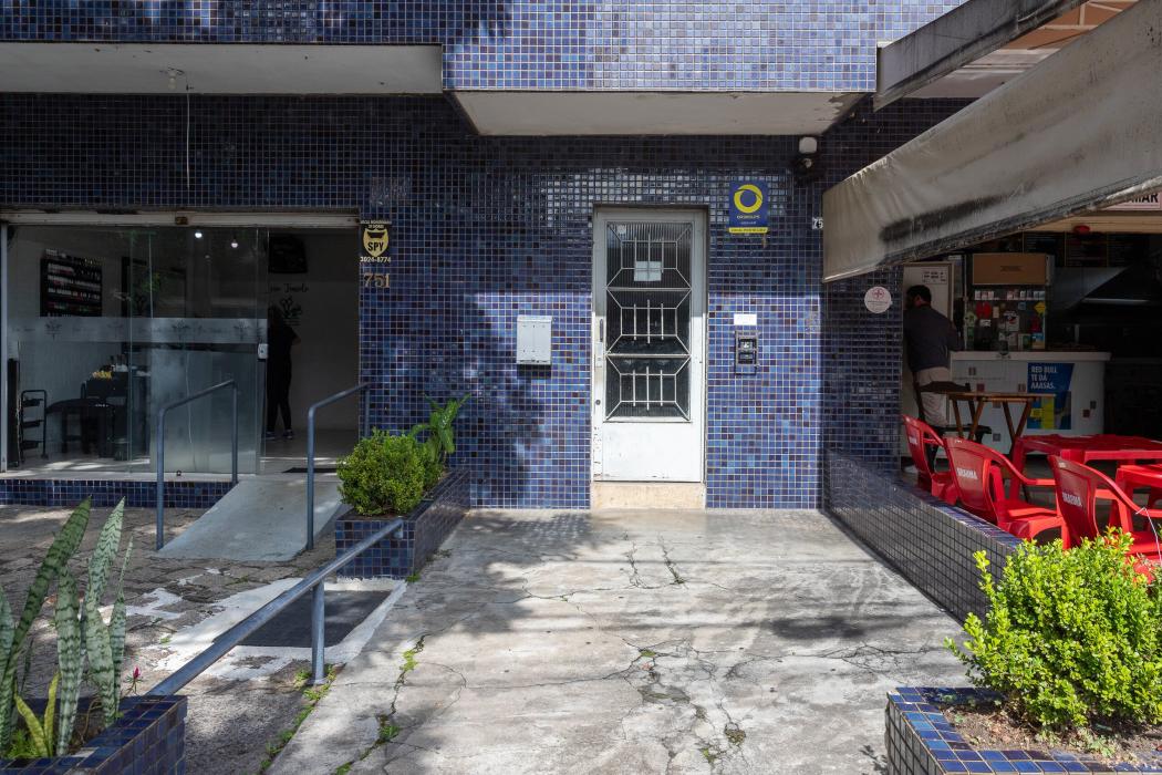 STUDIO COM 29 METROS NO ÁGUA VERDE - R$ 2.100,00 O ALUGUEL. - foto 2