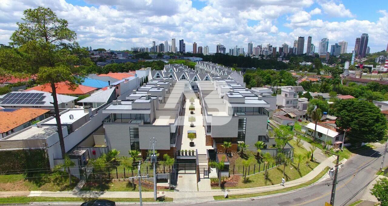 Casa com 3 Suítes à venda, 240 m² por R$ 1.833.520 - Santo Inácio - Curitiba/PR
