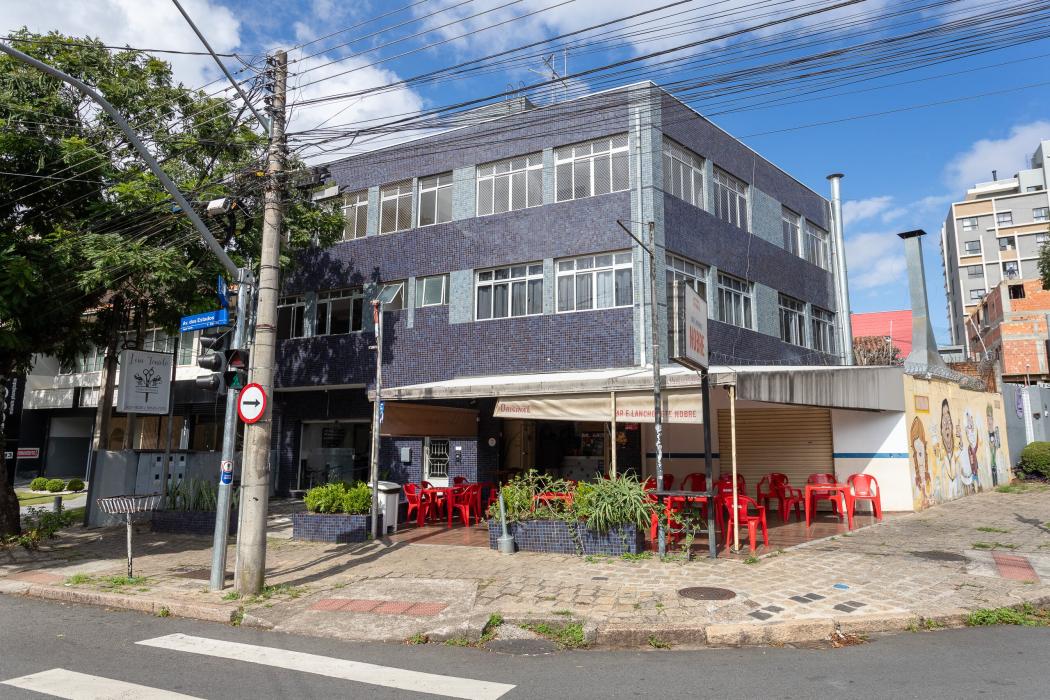 STUDIO COM 29 METROS NO ÁGUA VERDE - R$ 2.100,00 O ALUGUEL.