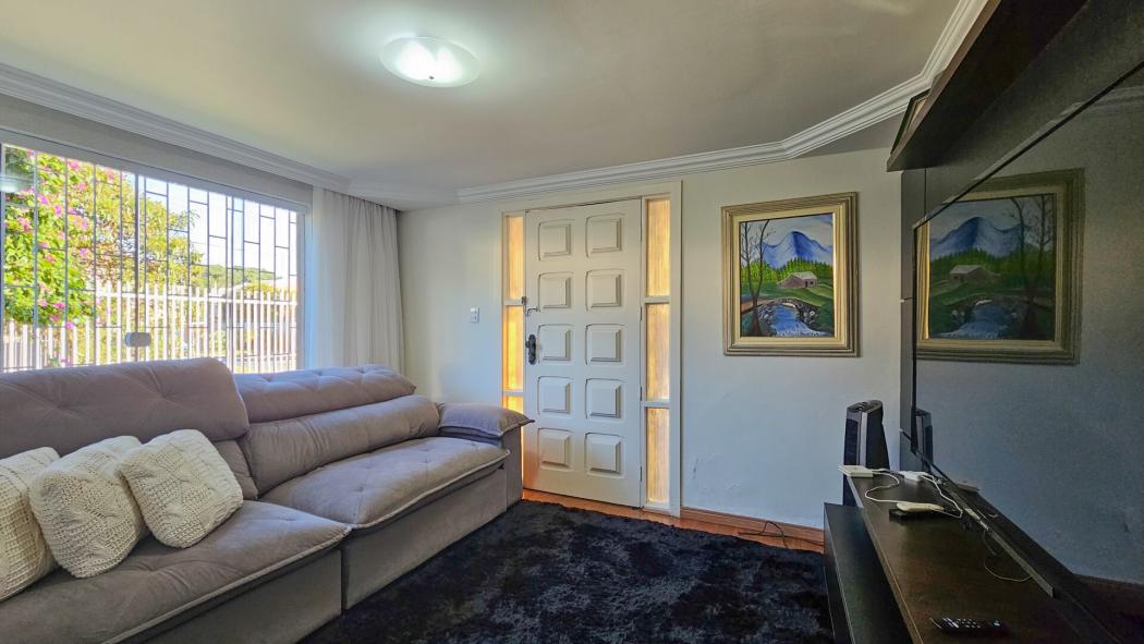 Casa de 240 m² construído com 3 dormitórios sendo 2 suítes e 4 vagas de garagem no Seminário totalmente averbada - foto 3