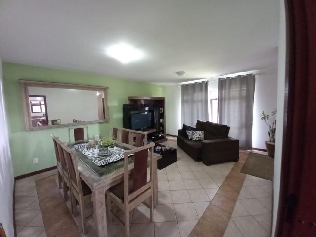 CASA com 4 dormitórios à venda com 363m² por R$ 1.350.000,00 no bairro Xaxim - CURITIBA / PR - foto 2