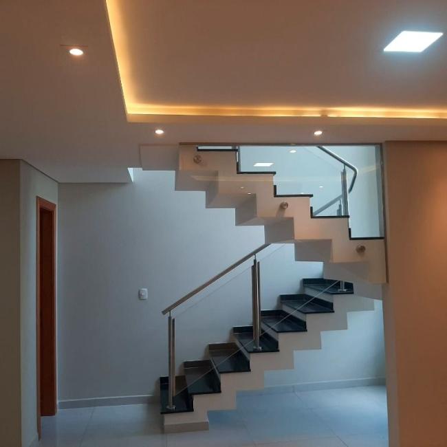 SOBRADO TRIPLEX EXCLUSIVO DE FRENTE PRA RUA - foto 4