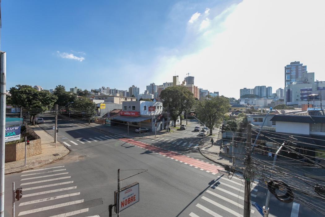 STUDIO COM 29 METROS NO ÁGUA VERDE - R$ 2.100,00 O ALUGUEL. - foto 3