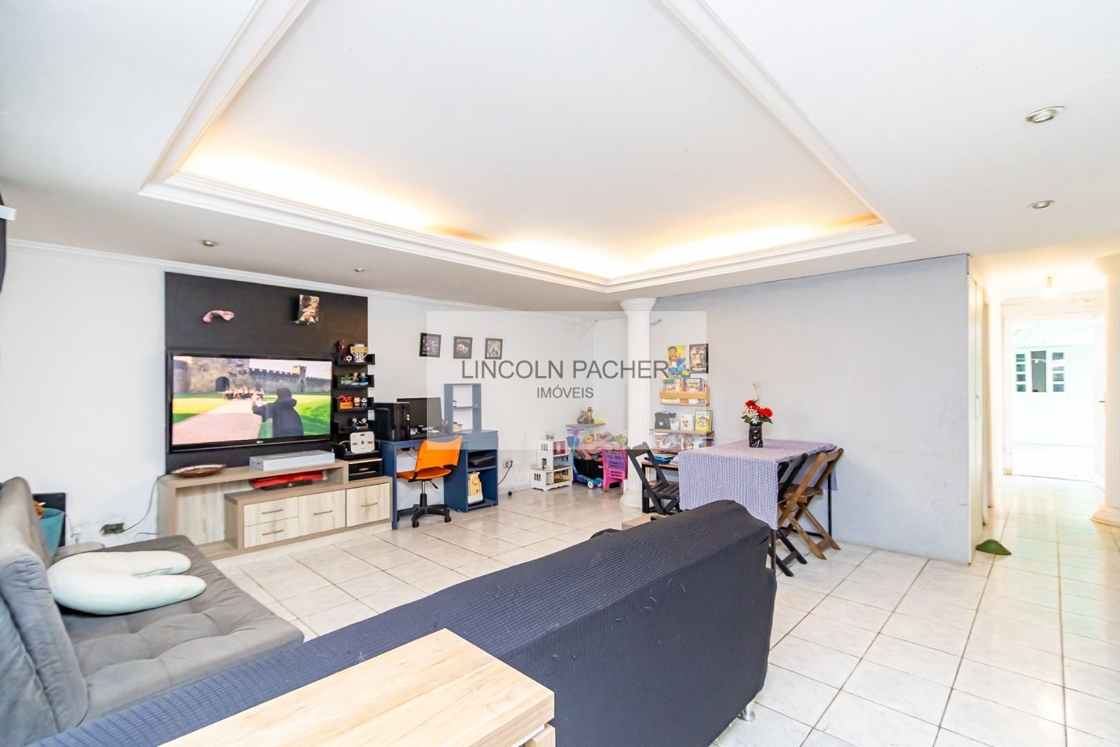 Sobrado de 440m² com amplo terreno à venda - foto 4