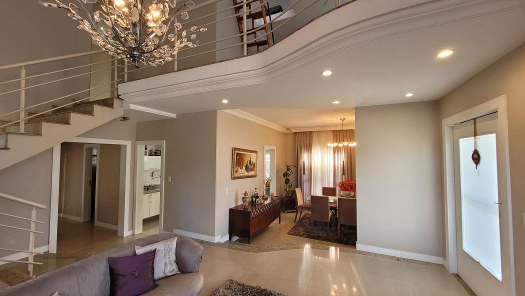 SOBRADO com 3 dormitórios à venda com 327.43m² por R$ 1.795.000,00 no bairro Guaíra - CURITIBA / PR - foto 4