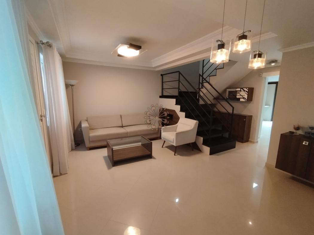 SOBRADO NO BAIRRO SANTA FELICIDADE EM CONDOMINIO COM 3 QUARTOS E JARDIM! - foto 3