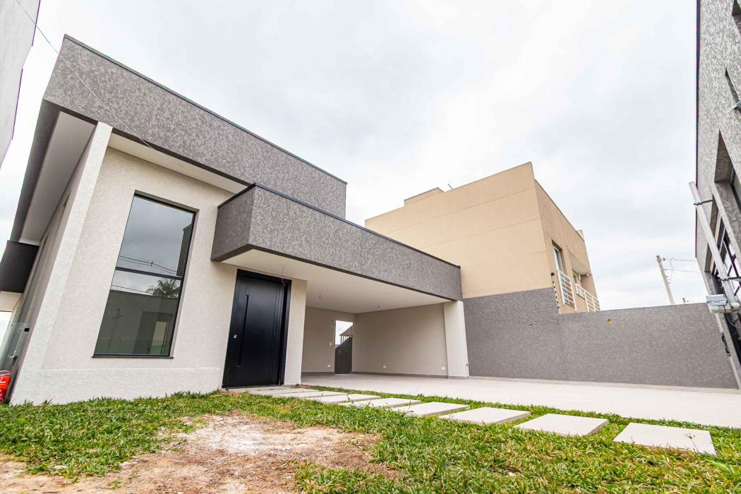 Casa nova com 3 suítes à venda no Boqueirão Curitiba/PR