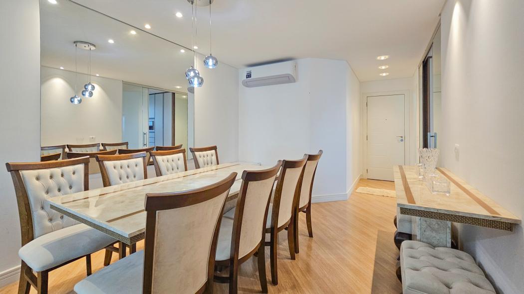 Apartamento a venda de 97 m² privativo com 3 dormitórios sendo 1 suíte e 2 dormitórios com 2 vagas de garagem no Alto da XV