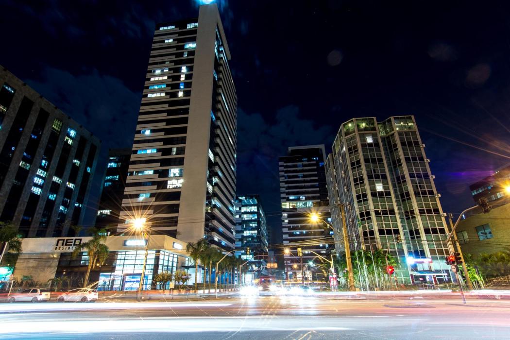STUDIO MOBILIADO COM VAGA NO CENTRO CÍVICO - foto 2