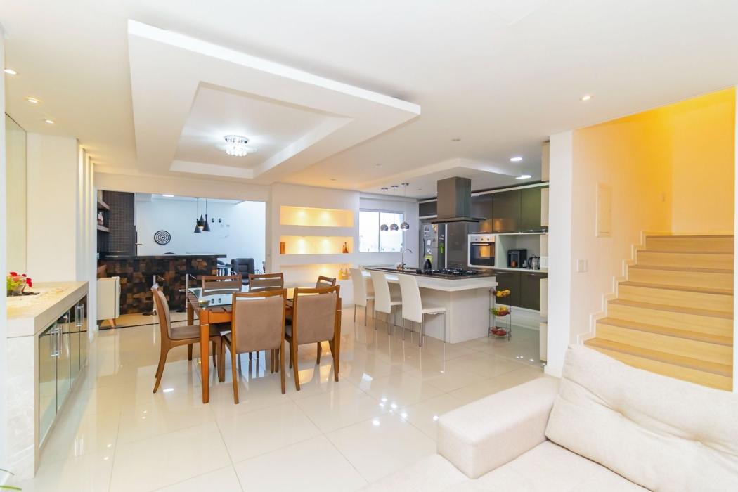 TRIPLEX DE ALTO PADRÃO COM 3 SUÍTES, EM CONDOMÍNIO FECHADO NO BOQUEIRÃO R$1.295.000.00 - foto 2