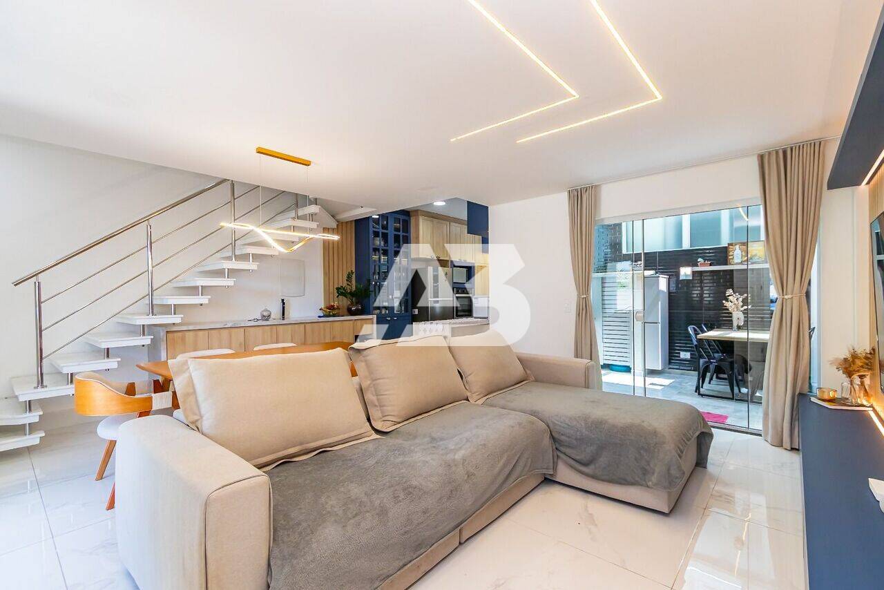 Sobrado com 3 dormitórios à venda, 103 m² por R$ 1.000.000,00 - Uberaba - Curitiba/PR
