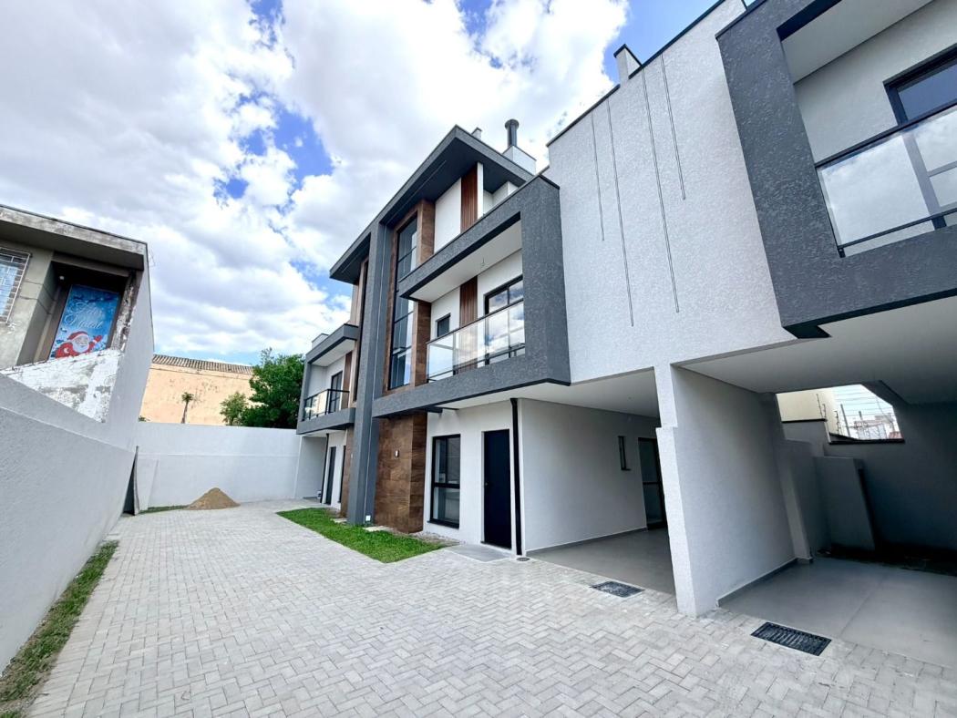 Sobrado com 3 dormitórios à venda, 279 m² por R$ 869.000,00 - Novo Mundo - Curitiba/PR