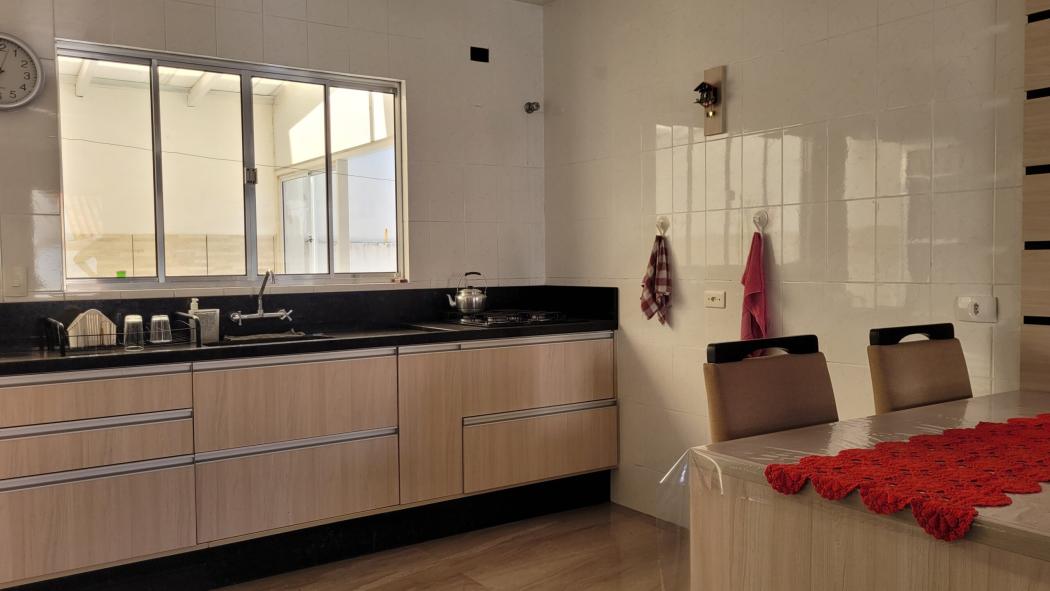 CASA com 3 dormitórios à venda com 379m² por R$ 895.000,00 no bairro Xaxim - CURITIBA / PR - foto 5